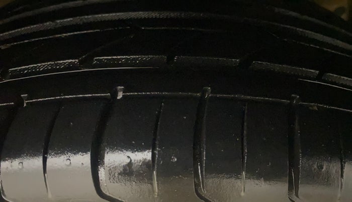 2019 Mahindra XUV300 W8 1.5 DIESEL, Diesel, Manual, 73,586 km, Right Front Tyre Tread