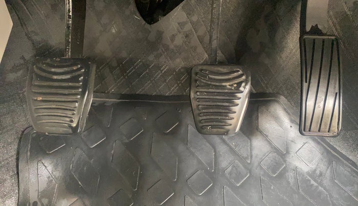 2019 Mahindra XUV300 W8 1.5 DIESEL, Diesel, Manual, 73,586 km, Pedals