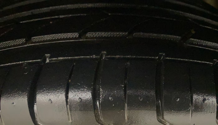 2019 Mahindra XUV300 W8 1.5 DIESEL, Diesel, Manual, 73,586 km, Left Front Tyre Tread