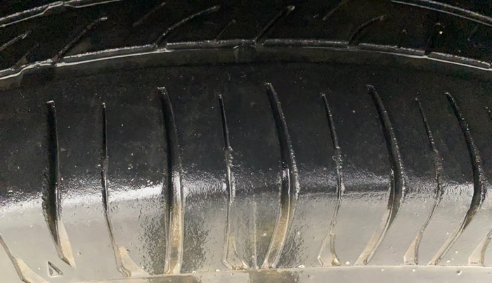 2014 Maruti Swift LDI, Diesel, Manual, 93,373 km, Right Front Tyre Tread