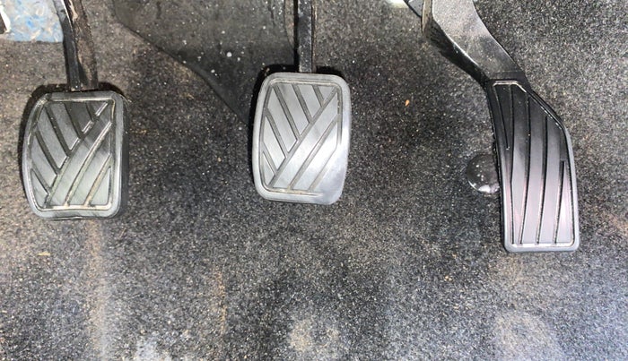 2014 Maruti Swift LDI, Diesel, Manual, 93,373 km, Pedals