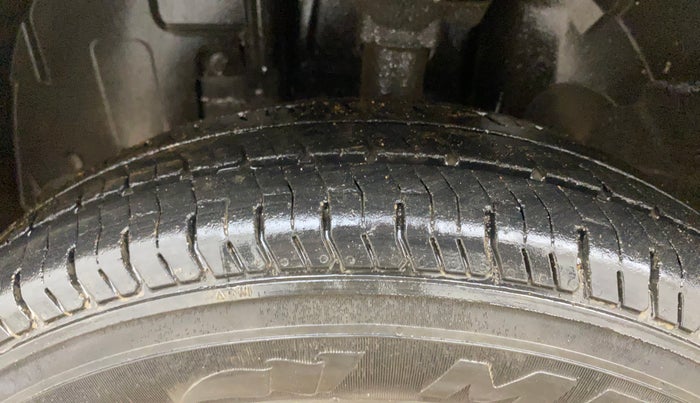 2016 Renault Kwid RXT 0.8, Petrol, Manual, 95,572 km, Left Front Tyre Tread