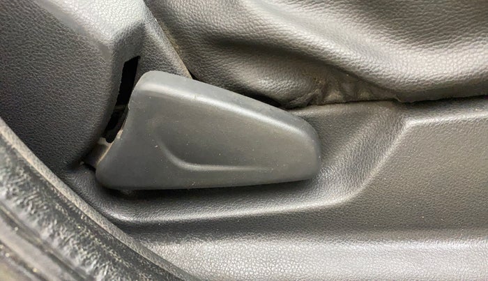 2016 Renault Kwid RXT 0.8, Petrol, Manual, 95,572 km, Driver Side Adjustment Panel