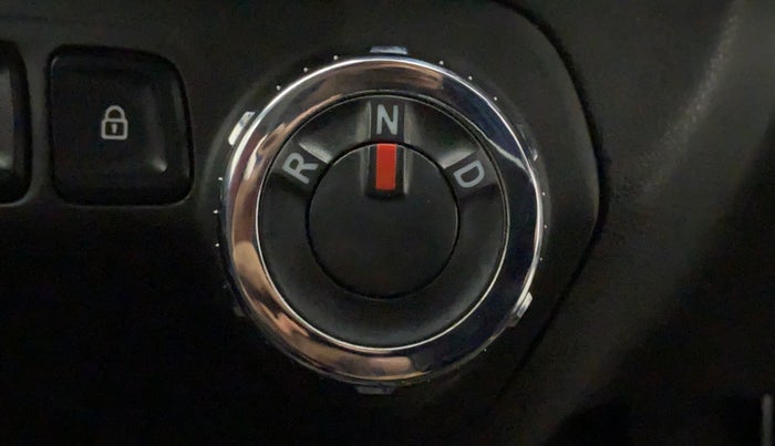 2017 Renault Kwid RXT 1.0 AMT (O), Petrol, Automatic, 42,229 km, Gear Lever