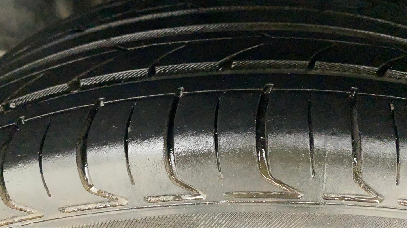 2018 Maruti Swift ZXI PLUS, CNG, Manual, 88,992 km, Right Rear Tyre Tread