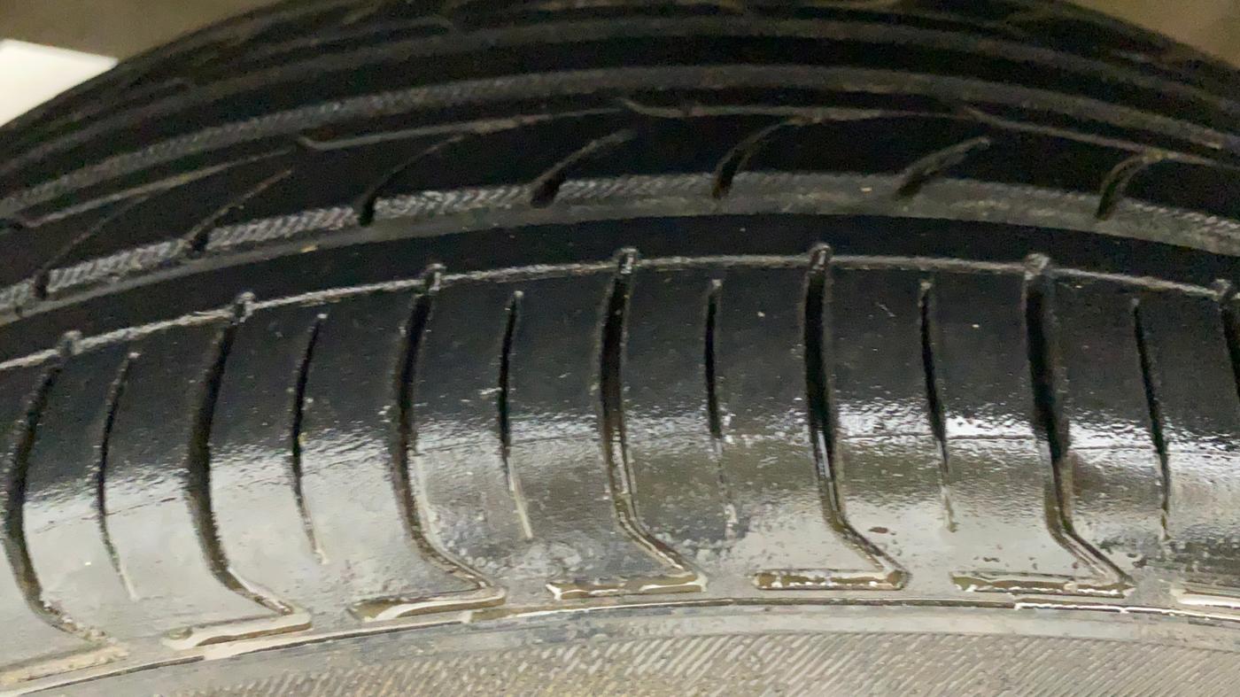 2018 Maruti Swift ZXI PLUS, CNG, Manual, 88,992 km, Left Front Tyre Tread
