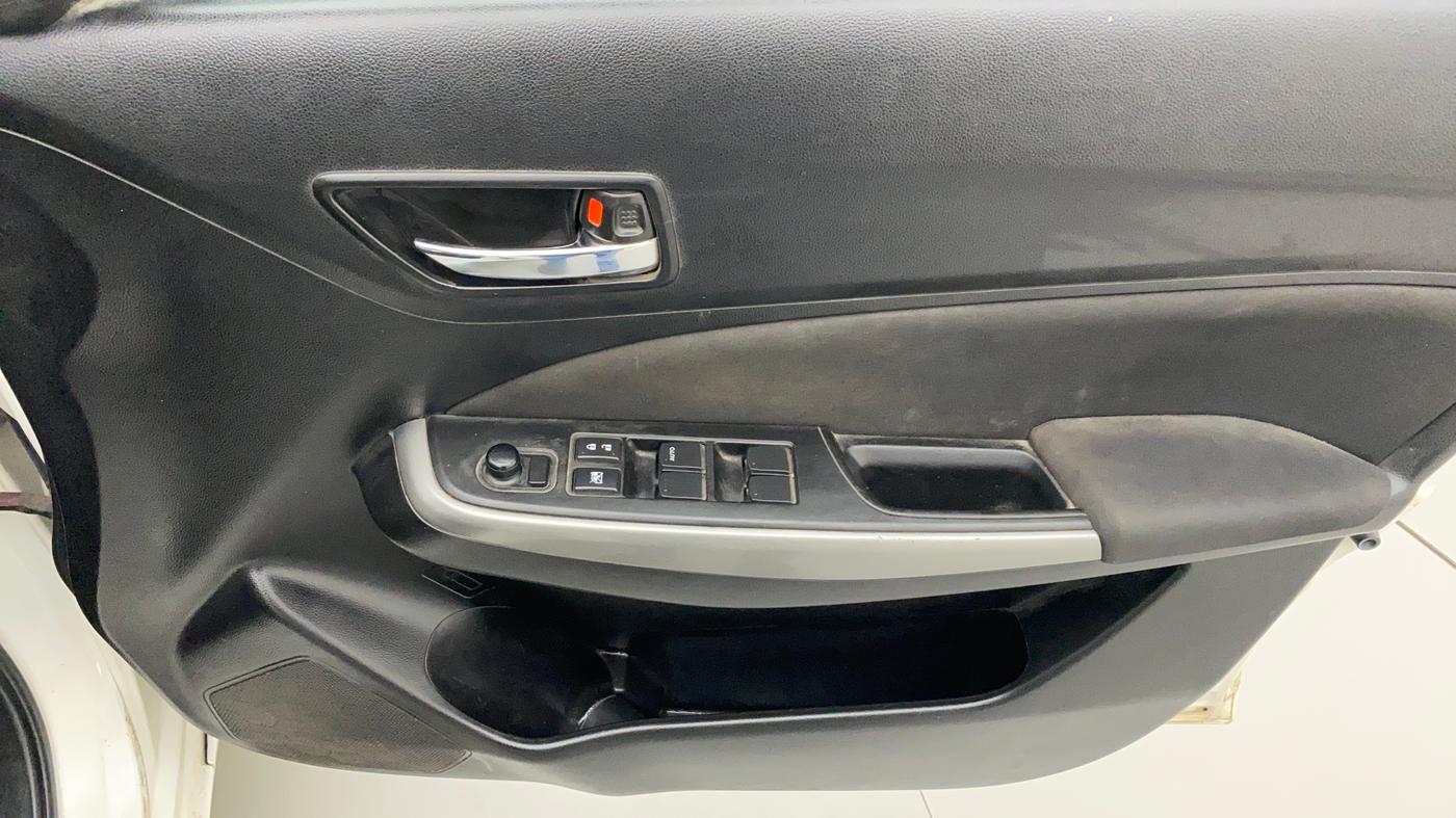 2018 Maruti Swift ZXI PLUS, CNG, Manual, 88,992 km, Driver Side Door Panels Control