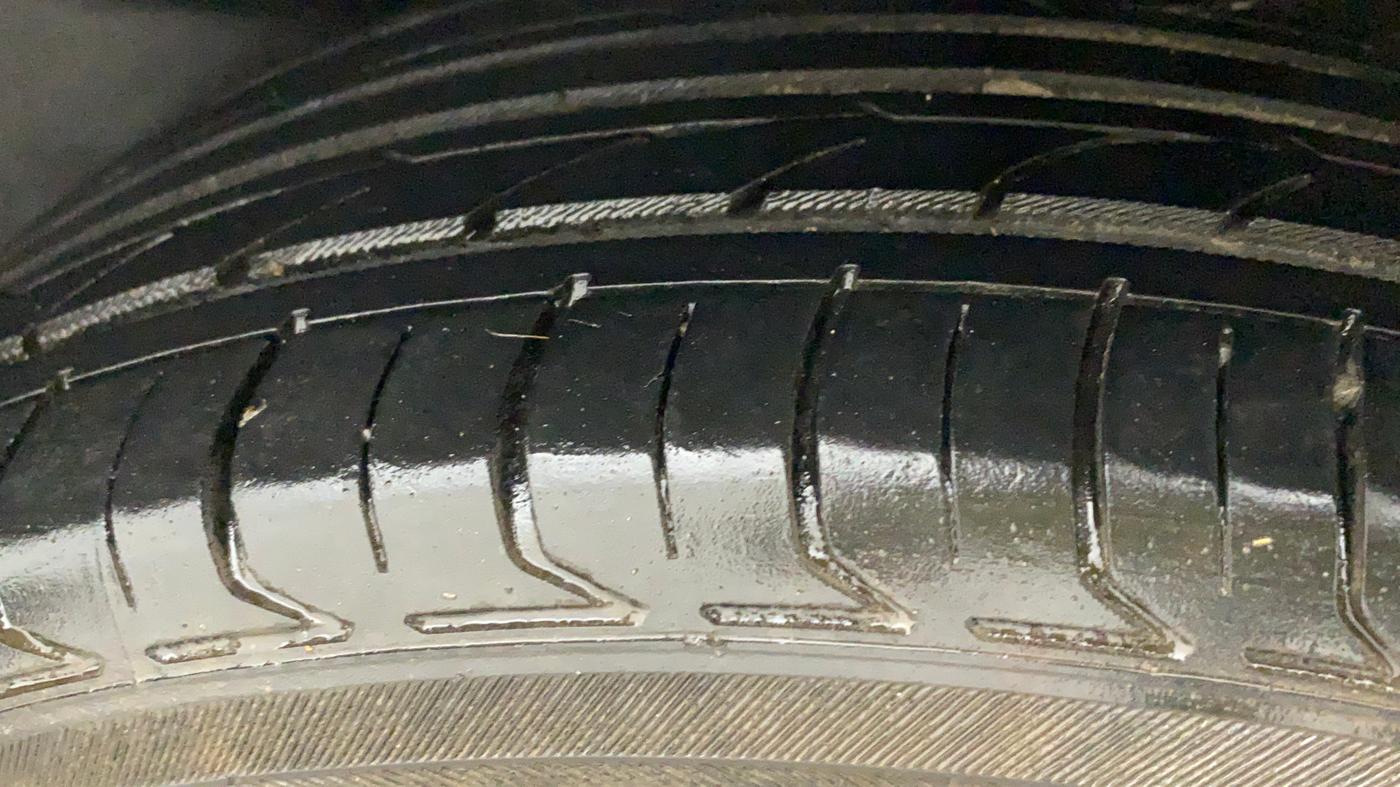 2018 Maruti Swift ZXI PLUS, CNG, Manual, 88,992 km, Left Rear Tyre Tread