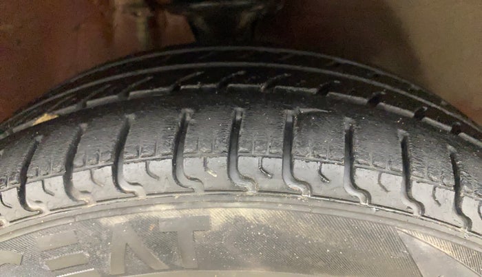 2015 Maruti Alto K10 LXI, Petrol, Manual, 84,203 km, Right Front Tyre Tread