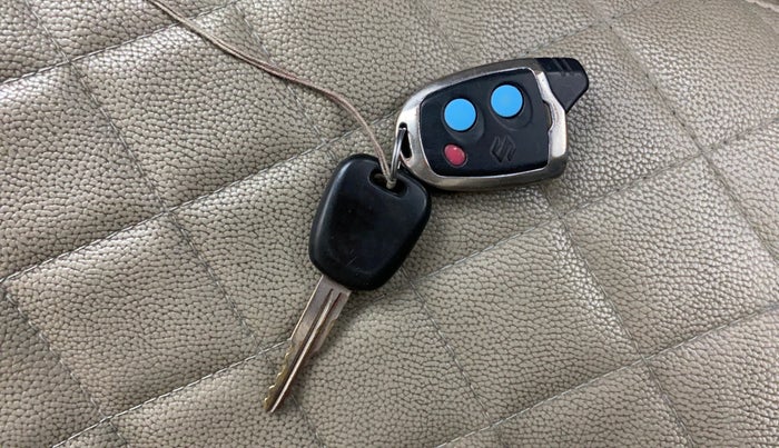 2015 Maruti Alto K10 LXI, Petrol, Manual, 84,203 km, Key Close Up