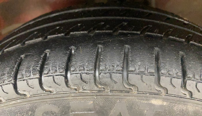 2015 Maruti Alto K10 LXI, Petrol, Manual, 84,203 km, Left Front Tyre Tread