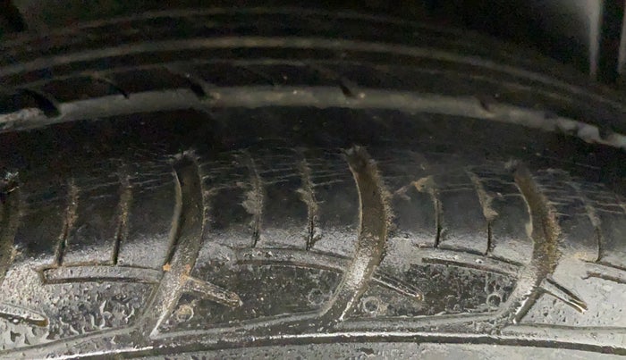 2016 Maruti Ertiga VXI ABS, Petrol, Manual, 38,683 km, Right Rear Tyre Tread