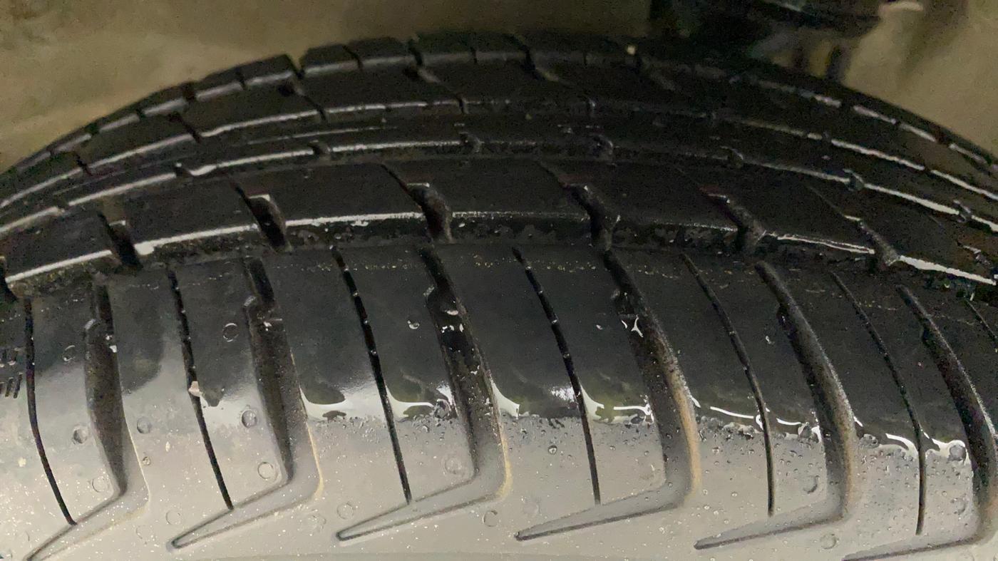 2016 Maruti Alto K10 VXI, Petrol, Manual, 73,701 km, Left Front Tyre Tread