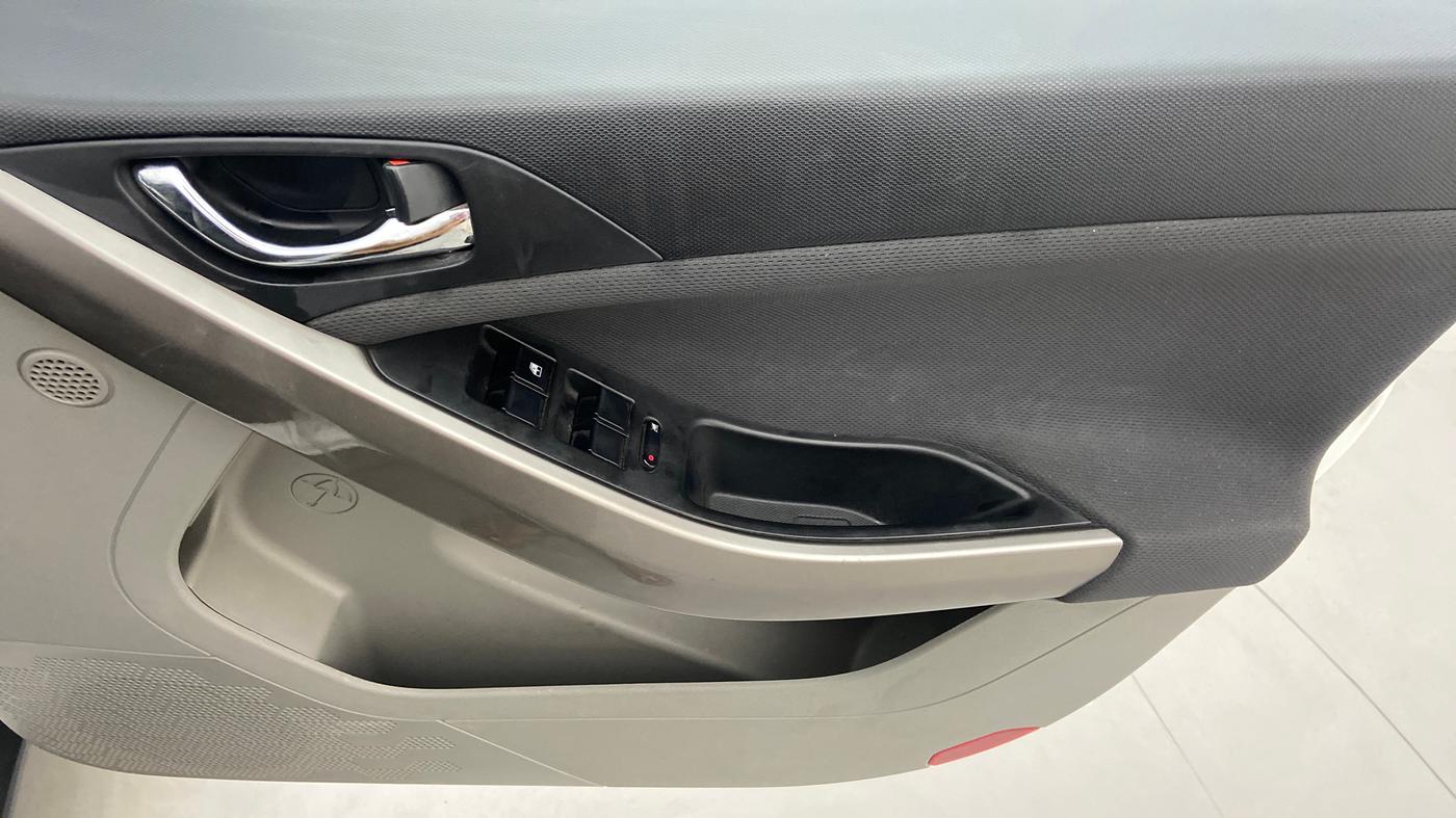 2018 Tata NEXON XZA + 1.2 PETROL A/T, Petrol, Automatic, 23,324 km, Driver Side Door Panels Control