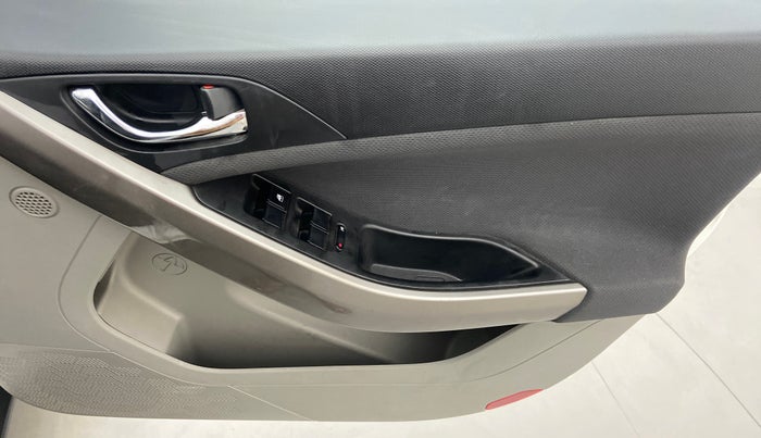 2018 Tata NEXON XZA + 1.2 PETROL A/T, Petrol, Automatic, 23,324 km, Driver Side Door Panels Control