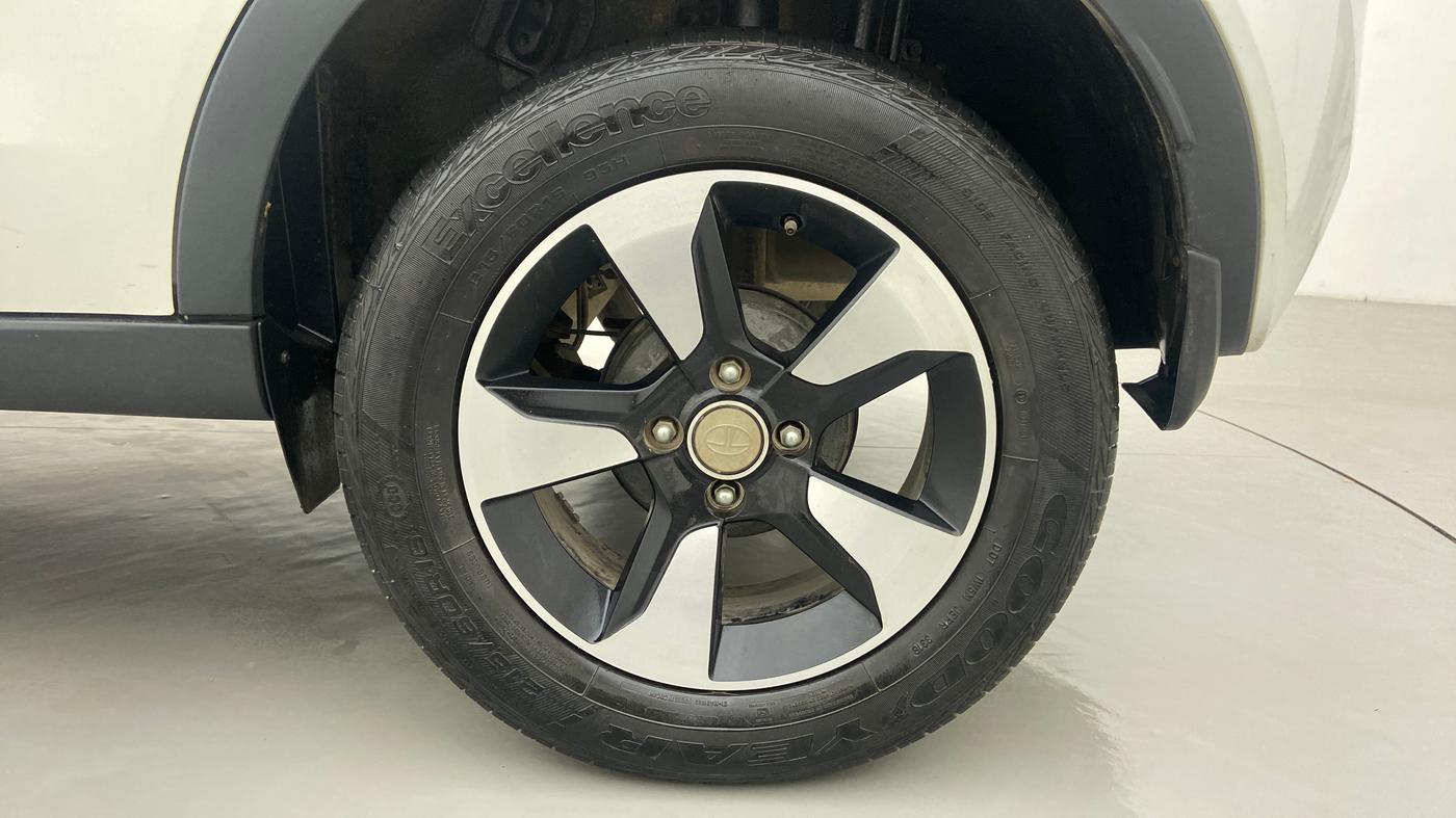 2018 Tata NEXON XZA + 1.2 PETROL A/T, Petrol, Automatic, 23,324 km, Left Rear Wheel