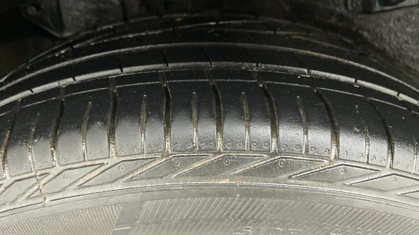 2018 Tata NEXON XZA + 1.2 PETROL A/T, Petrol, Automatic, 23,324 km, Right Front Tyre Tread