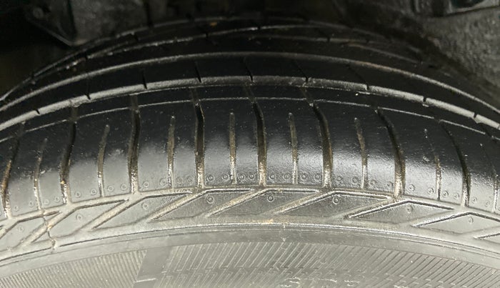 2018 Tata NEXON XZA + 1.2 PETROL A/T, Petrol, Automatic, 23,324 km, Right Front Tyre Tread