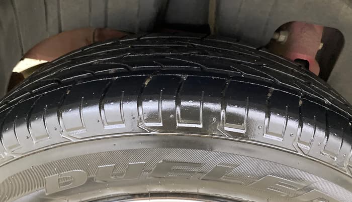 2022 Mahindra XUV300 W6 1.2 PETROL, Petrol, Manual, 22,804 km, Right Rear Tyre Tread