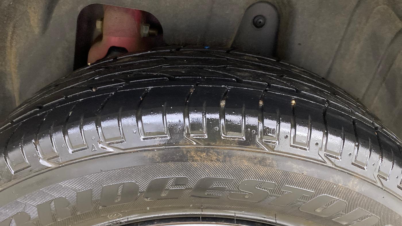 2022 Mahindra XUV300 W6 1.2 PETROL, Petrol, Manual, 22,804 km, Left Rear Tyre Tread