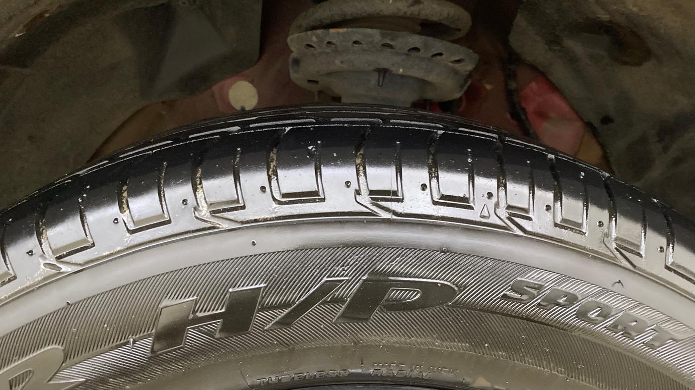 2022 Mahindra XUV300 W6 1.2 PETROL, Petrol, Manual, 22,804 km, Right Front Tyre Tread