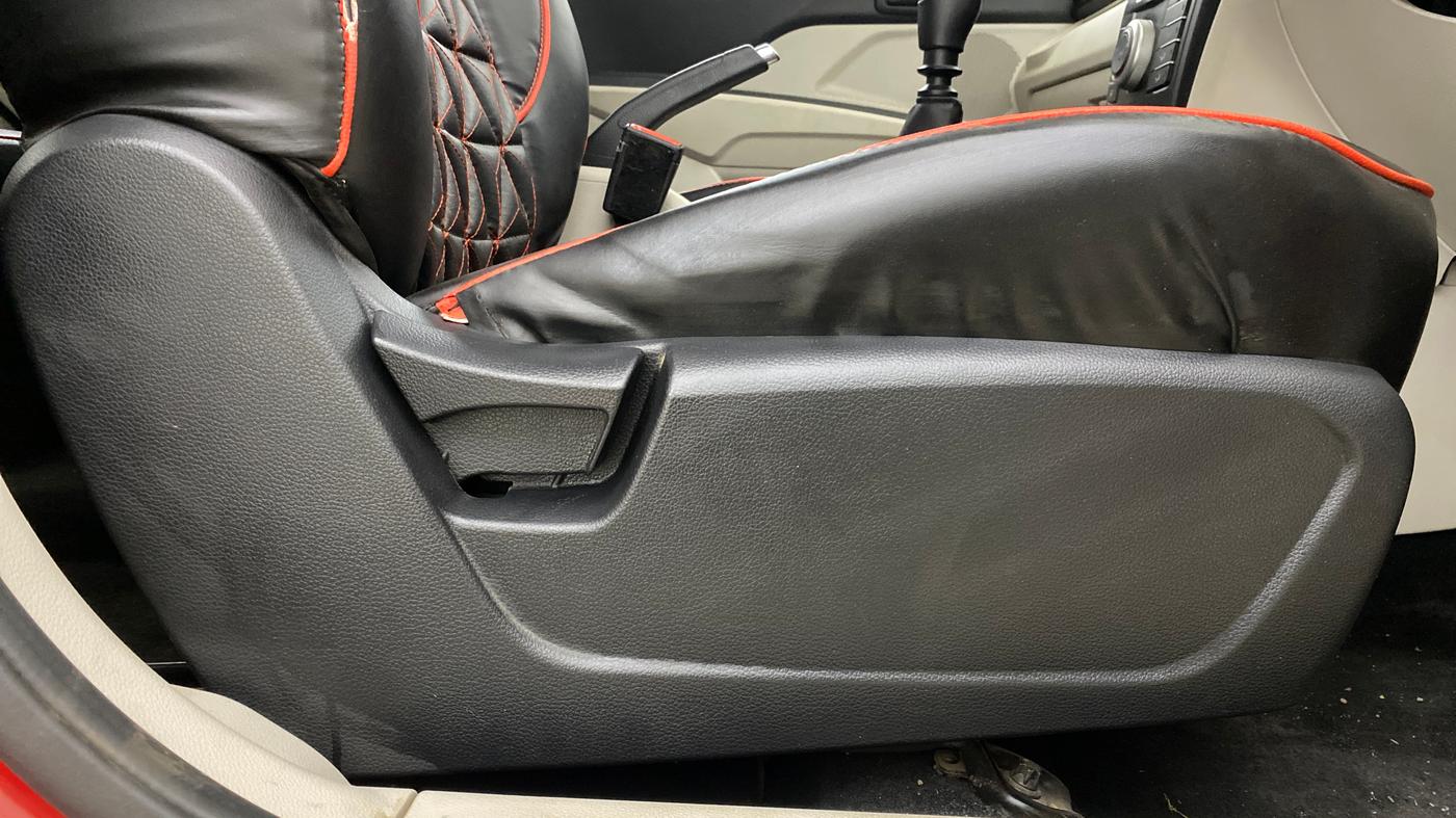 2022 Mahindra XUV300 W6 1.2 PETROL, Petrol, Manual, 22,804 km, Driver Side Adjustment Panel