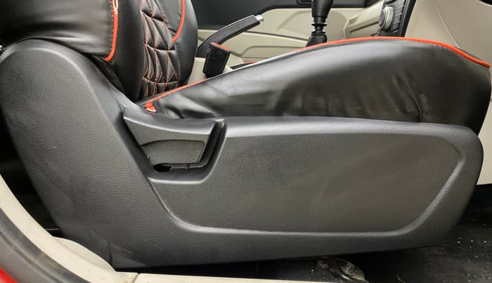 2022 Mahindra XUV300 W6 1.2 PETROL, Petrol, Manual, 22,804 km, Driver Side Adjustment Panel