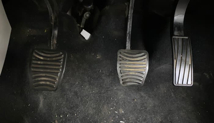 2022 Mahindra XUV300 W6 1.2 PETROL, Petrol, Manual, 22,804 km, Pedals