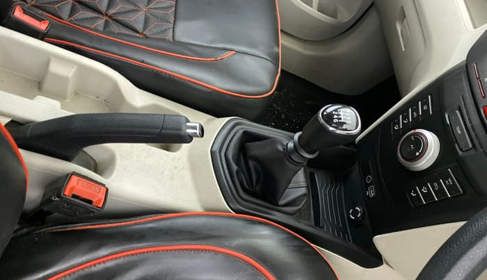 2022 Mahindra XUV300 W6 1.2 PETROL, Petrol, Manual, 22,804 km, Gear Lever