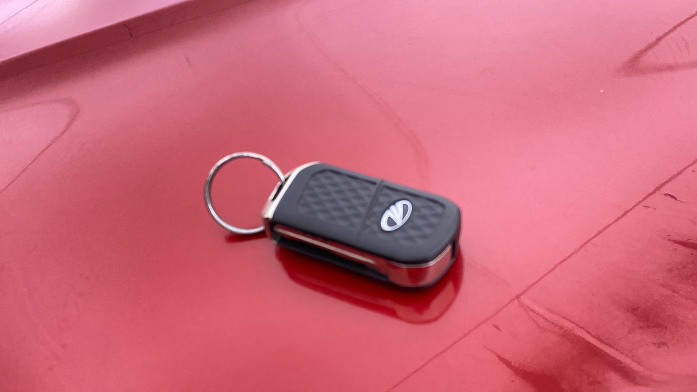 2022 Mahindra XUV300 W6 1.2 PETROL, Petrol, Manual, 22,804 km, Key Close Up