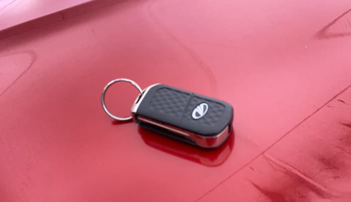 2022 Mahindra XUV300 W6 1.2 PETROL, Petrol, Manual, 22,804 km, Key Close Up