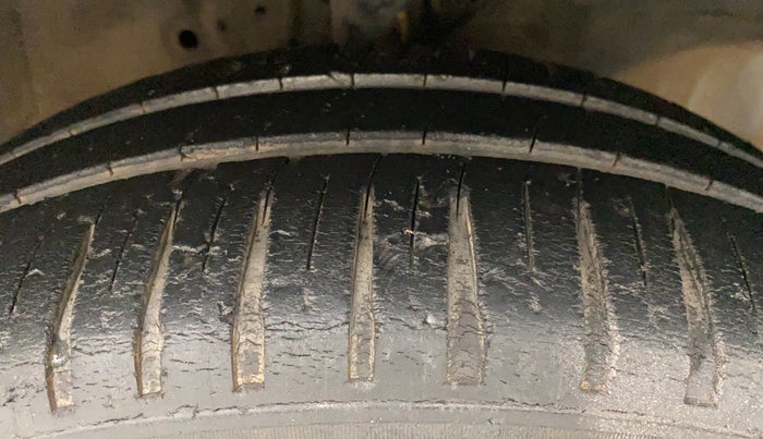 2012 Honda Brio S MT, Petrol, Manual, 54,182 km, Right Front Tyre Tread