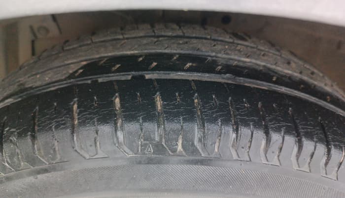 2013 Maruti Swift ZXI, Petrol, Manual, 83,675 km, Left Front Tyre Tread