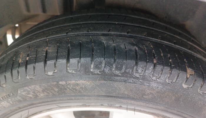 2013 Maruti Swift ZXI, Petrol, Manual, 83,675 km, Right Rear Tyre Tread