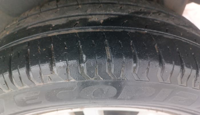 2013 Maruti Swift ZXI, Petrol, Manual, 83,675 km, Left Rear Tyre Tread