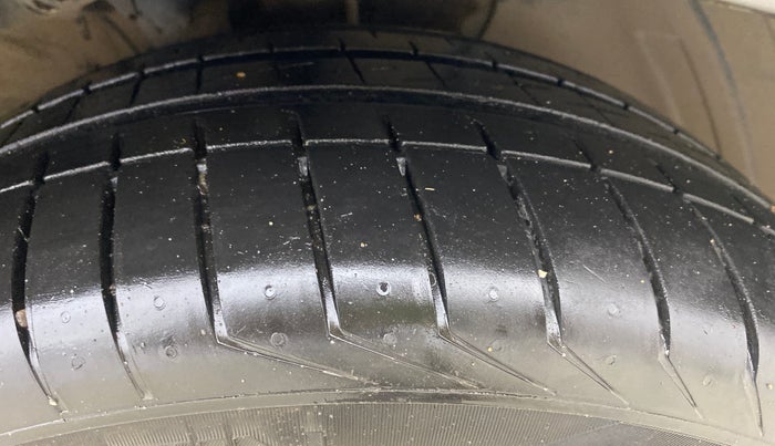 2024 Hyundai Verna SX (O) 1.5 MPI MT, Petrol, Manual, 29,076 km, Right Front Tyre Tread