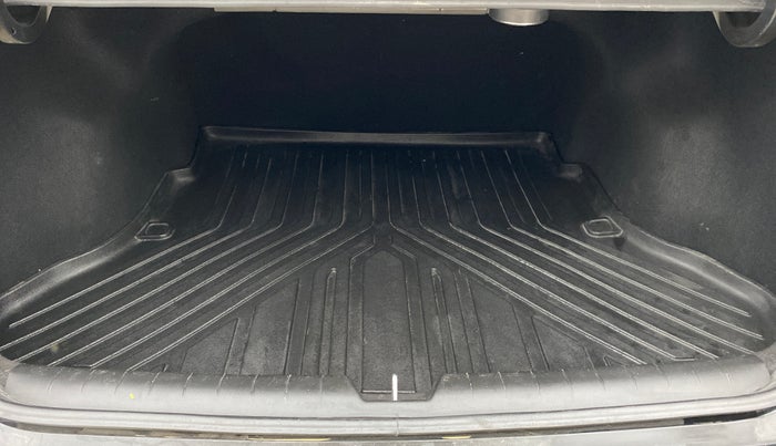 2024 Hyundai Verna SX (O) 1.5 MPI MT, Petrol, Manual, 29,076 km, Boot Inside