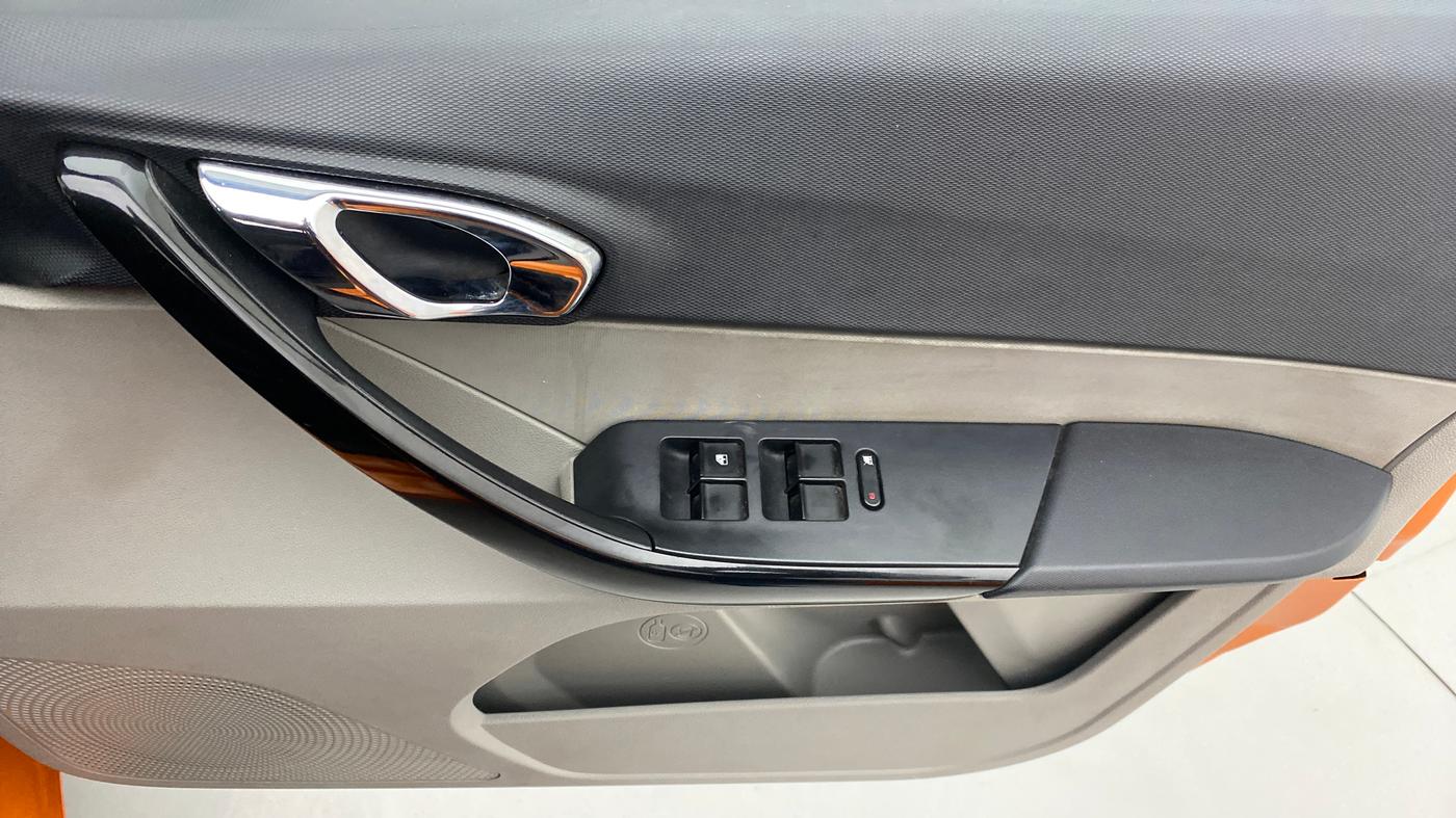2019 Tata Tiago XZ+ 1.2 Revotron, Petrol, Manual, 18,263 km, Driver Side Door Panels Control