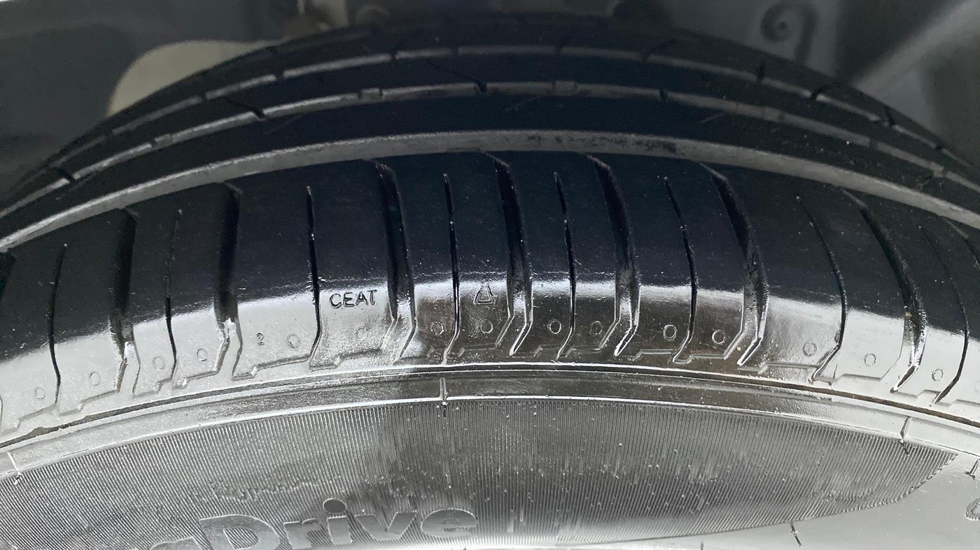 2015 Ford Ecosport 1.5 TITANIUM TI VCT AT, Petrol, Automatic, 56,369 km, Right Front Tyre Tread