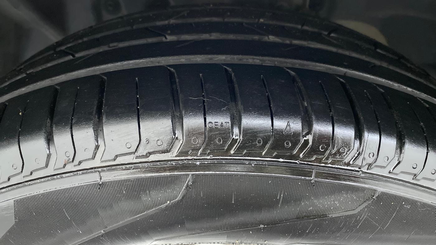 2015 Ford Ecosport 1.5 TITANIUM TI VCT AT, Petrol, Automatic, 56,369 km, Left Front Tyre Tread