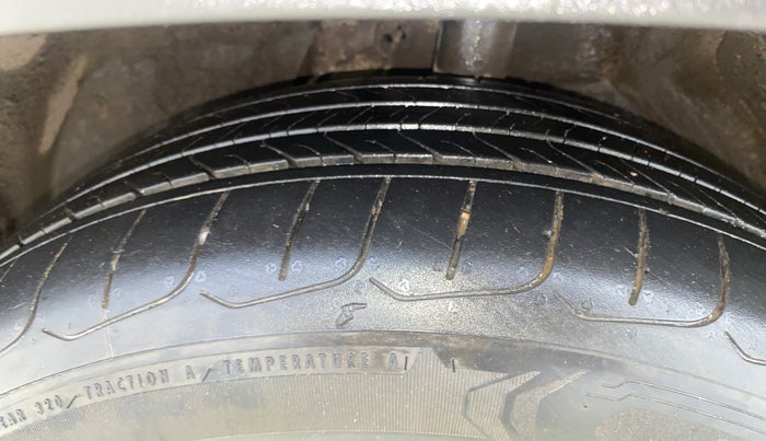 2020 MG HECTOR PLUS SHARP 1.5 PETROL TURBO DCT 6-STR, Petrol, Automatic, 32,805 km, Left Front Tyre Tread