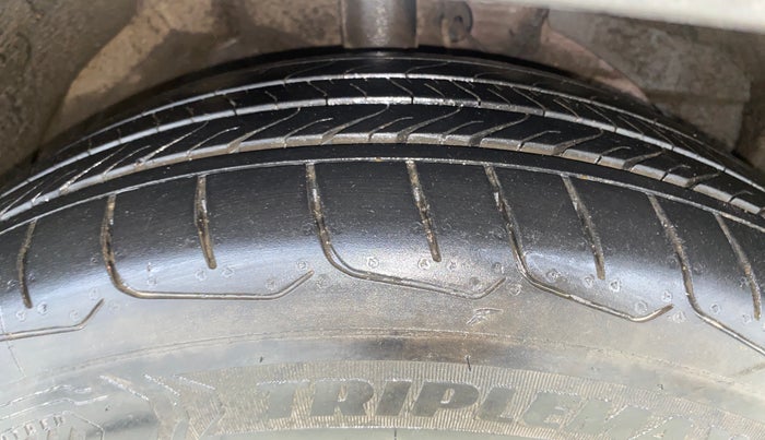2020 MG HECTOR PLUS SHARP 1.5 PETROL TURBO DCT 6-STR, Petrol, Automatic, 32,805 km, Right Front Tyre Tread