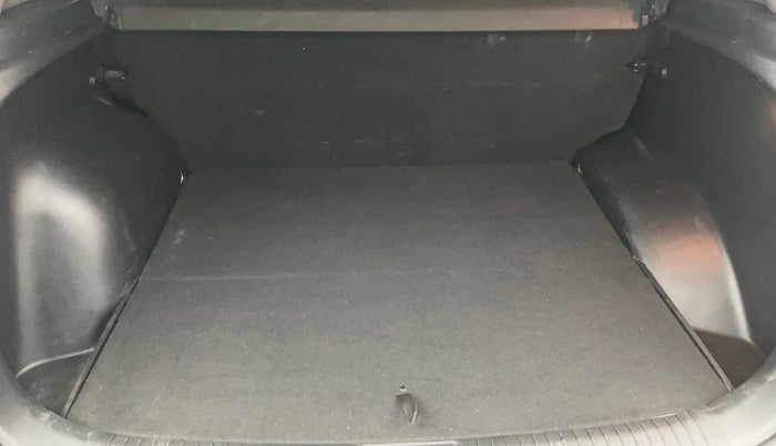 2016 Hyundai Creta SX PLUS 1.6 PETROL, Petrol, Manual, 46,346 km, Boot Inside