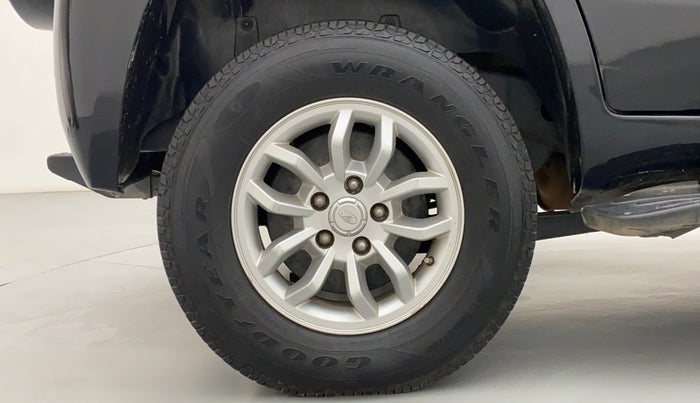 2017 Mahindra TUV300 T8 AMT, Diesel, Automatic, 1,13,724 km, Right Rear Wheel