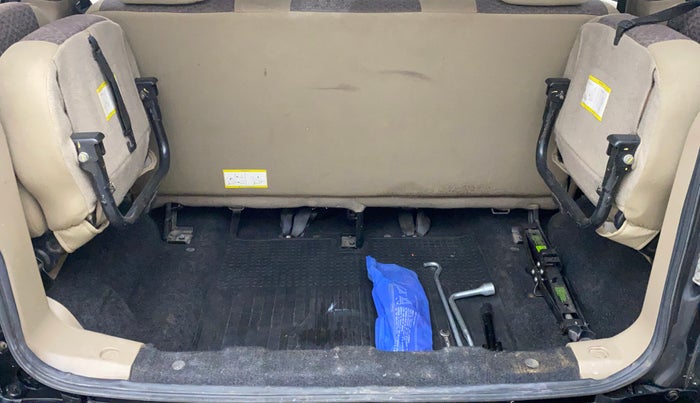 2017 Mahindra TUV300 T8 AMT, Diesel, Automatic, 1,13,724 km, Boot Inside