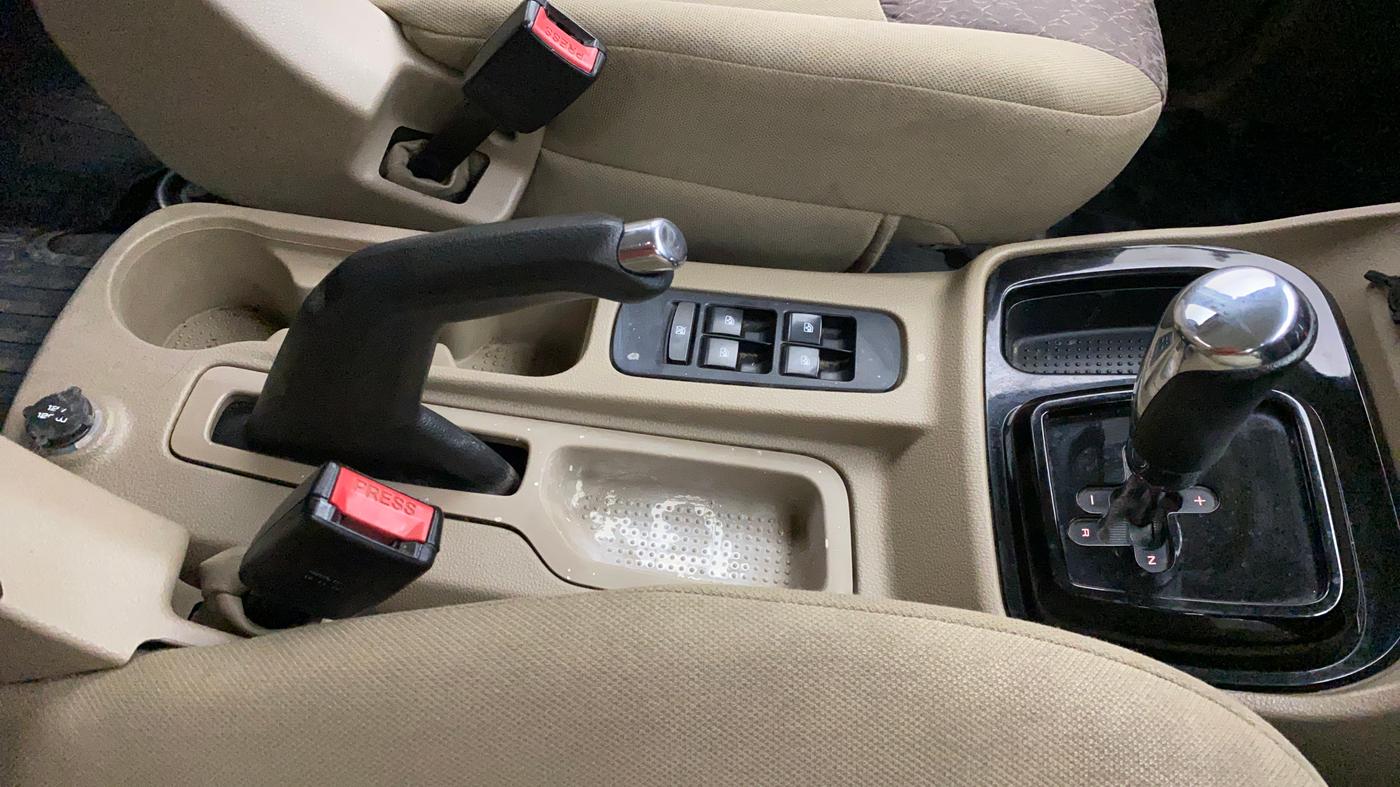 2017 Mahindra TUV300 T8 AMT, Diesel, Automatic, 1,13,724 km, Gear Lever
