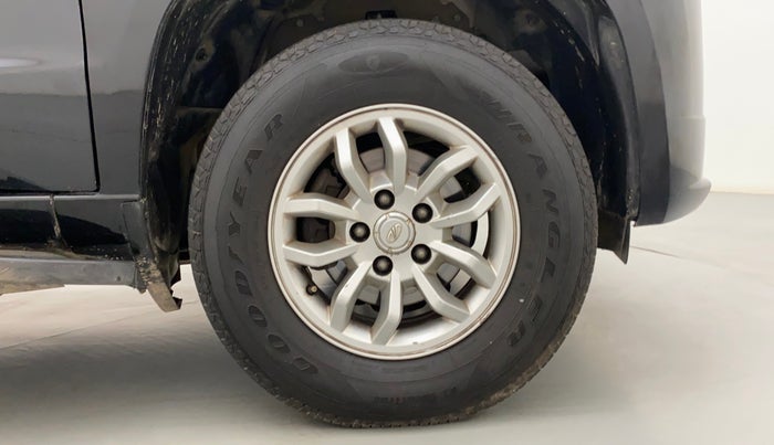 2017 Mahindra TUV300 T8 AMT, Diesel, Automatic, 1,13,724 km, Right Front Wheel