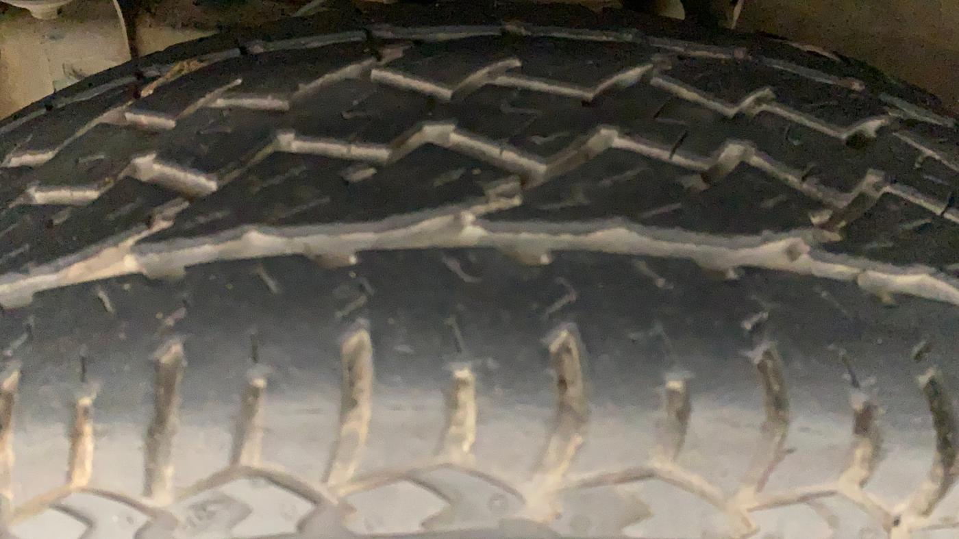 2017 Mahindra TUV300 T8 AMT, Diesel, Automatic, 1,13,724 km, Left Front Tyre Tread
