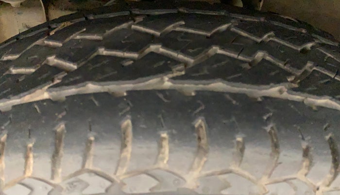 2017 Mahindra TUV300 T8 AMT, Diesel, Automatic, 1,13,724 km, Left Front Tyre Tread