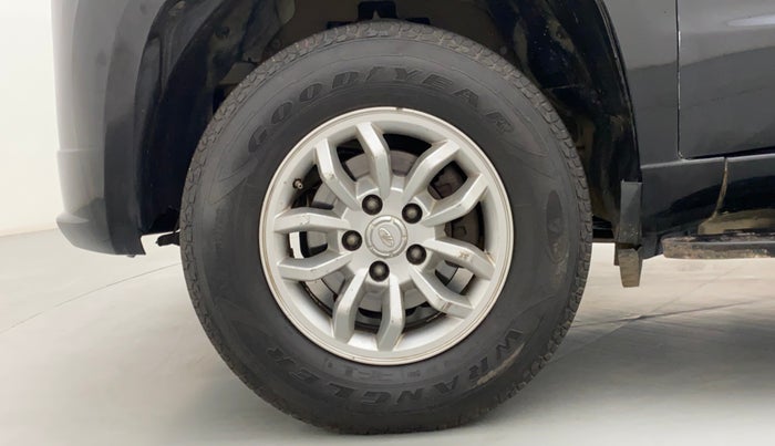 2017 Mahindra TUV300 T8 AMT, Diesel, Automatic, 1,13,724 km, Left Front Wheel
